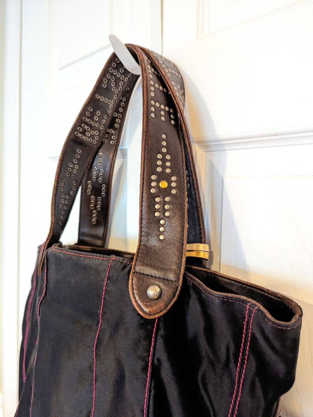 *BETSEYVILLE Betsey Johnson Studs Shoulder bag - Picture 5 of 6